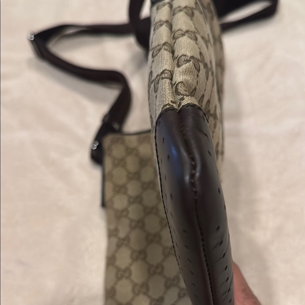 Gucci Brown Monogram Men's Bag - Picture 5 of 9